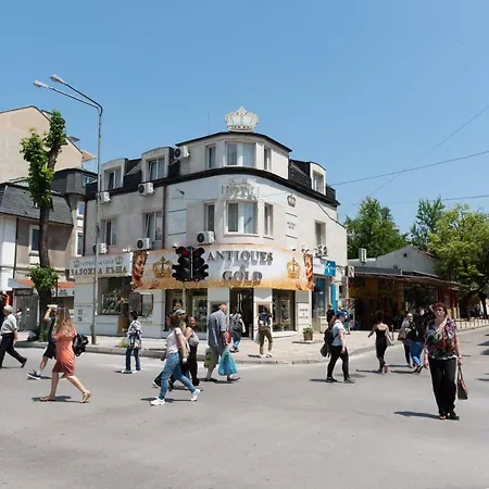 Апартаменти Golden House