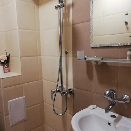 Golden Apartment *