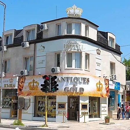 Golden House Apartment *