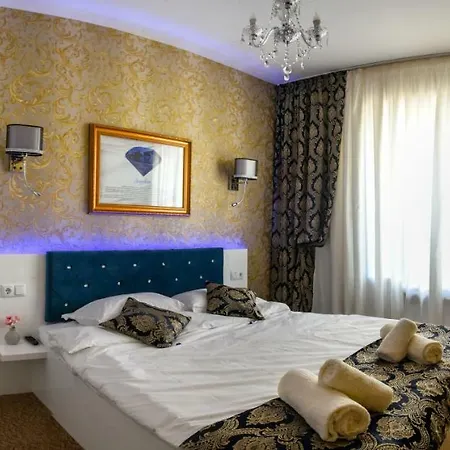 Golden Апартаменты *